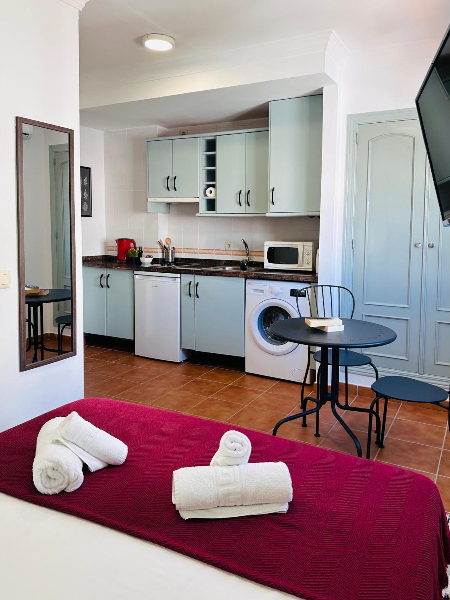 Village Aparthotel *