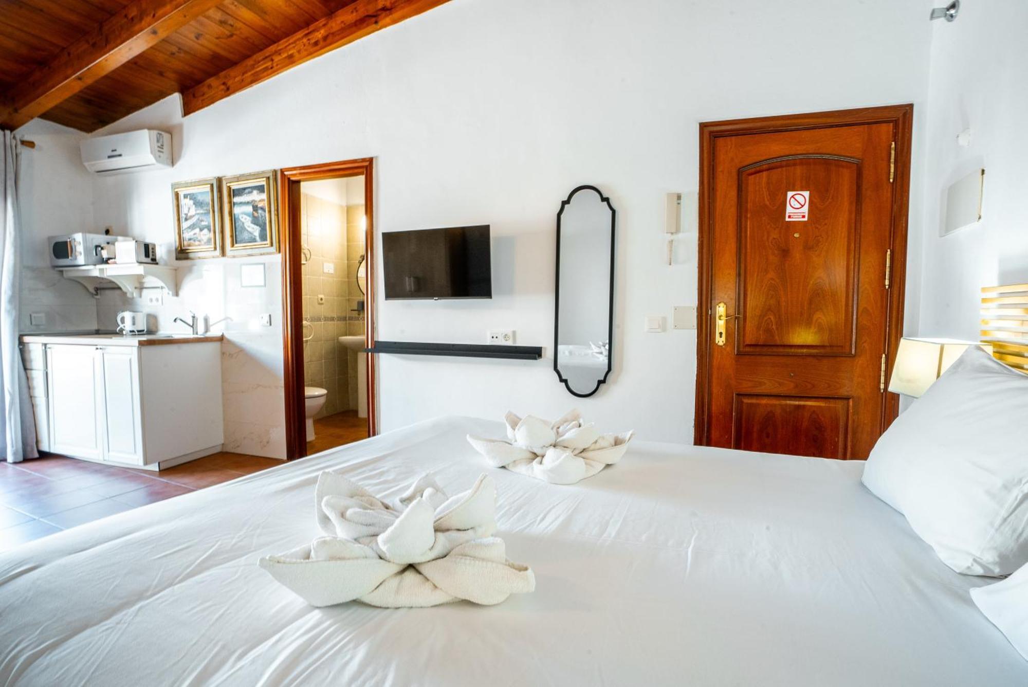 Hotel apartamentowy Village *